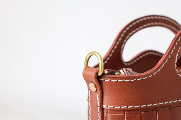 [新品] 手工牛皮編織包 - 可愛籃子設計 第9張的照片