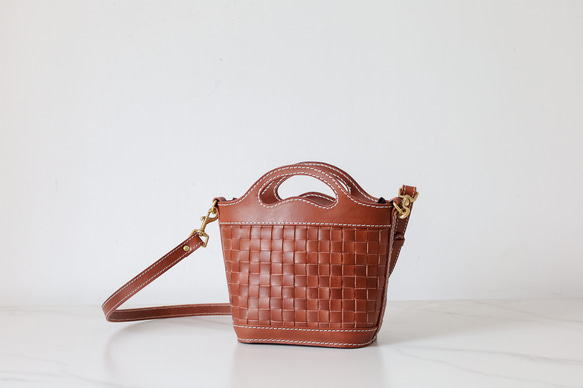 [新品] 手工牛皮編織包 - 可愛籃子設計 第10張的照片