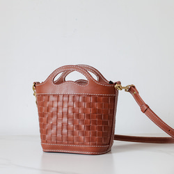 [新品] 手工牛皮編織包 - 可愛籃子設計 第11張的照片