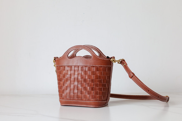 [新品] 手工牛皮編織包 - 可愛籃子設計 第11張的照片