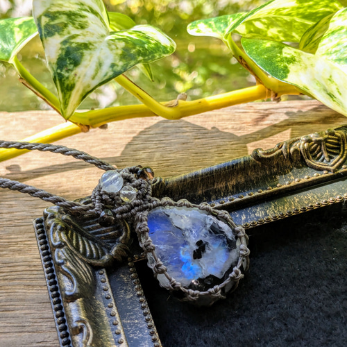 ねこまにあ　特大レインボーラブラドライトのマクラメネックレス ねこまにあ様専用 特大レインボーラブラドライトのマクラメ