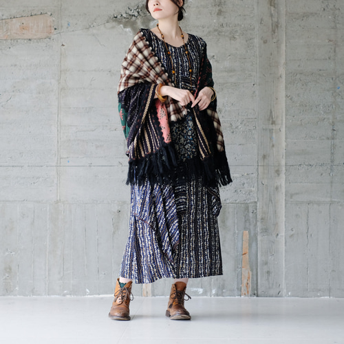 復刻再販】主役級マフラー！柄生地パッチワーク大判ストール（22w-18