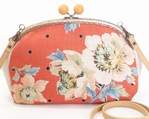 美品　25SS noirkeininomiya 赤　花　ショルダーバッグ ノワール ケイ ニノミヤ25年春夏バッグ、“花型チャーム付き