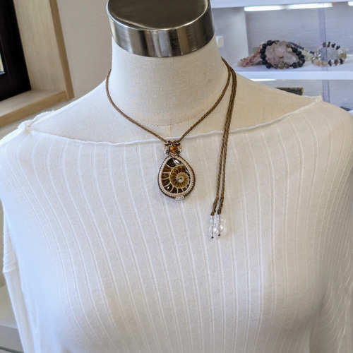 ☆アンモナイト(化石)☆マクラメ編みネックレス 230・マクラメ