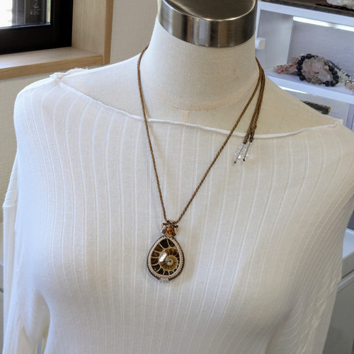 ☆アンモナイト(化石)☆マクラメ編みネックレス 230・マクラメ