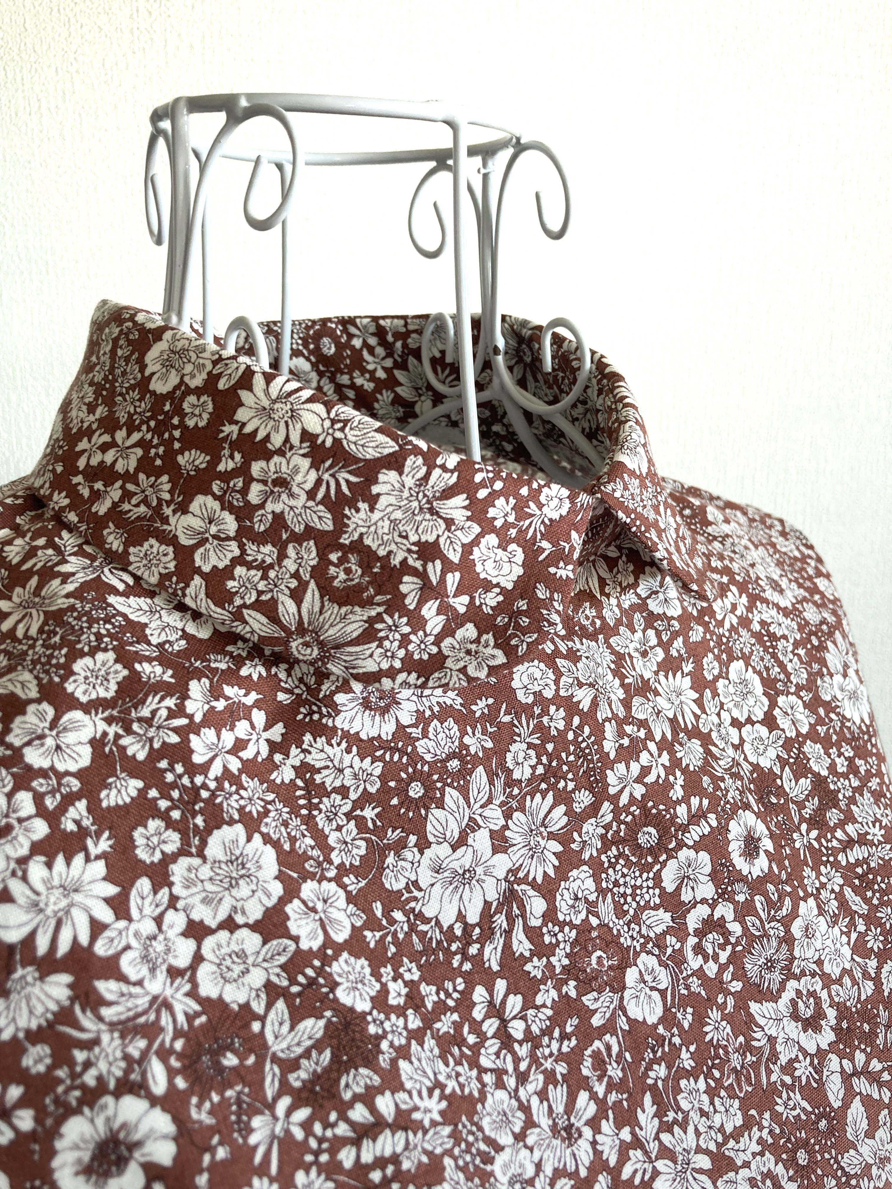 リバティ( Liberty)の丸襟ブラウス(ブラウン)