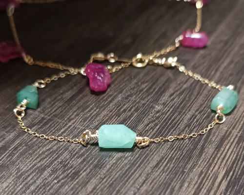 3つの天然エメラルド｡極細のチェーンとともに｡k14gf[送料無料