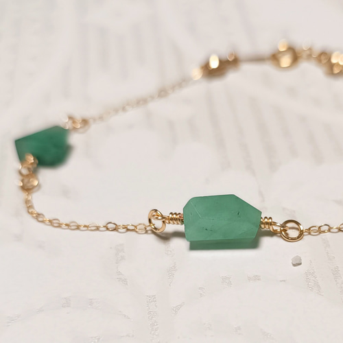 3つの天然エメラルド｡極細のチェーンとともに｡k14gf[送料無料