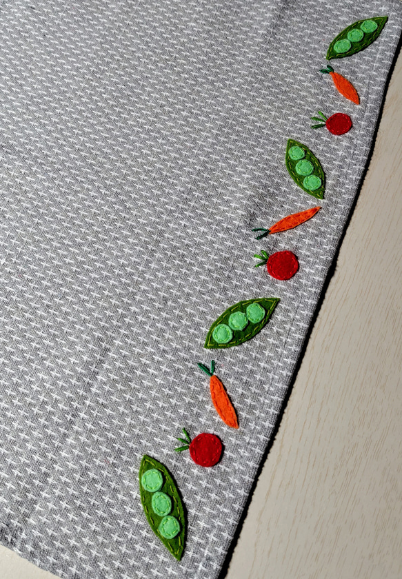フェルトの野菜の手刺繍ランチョンマット ランチョンマット スワン工房