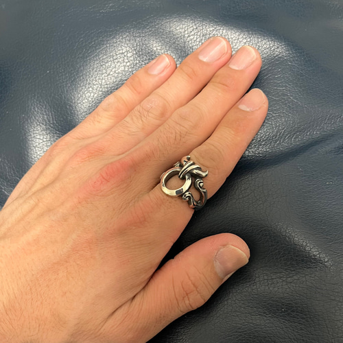 牡牛座のシンボルマークをモチーフにしたシルバータウラスリング 指輪