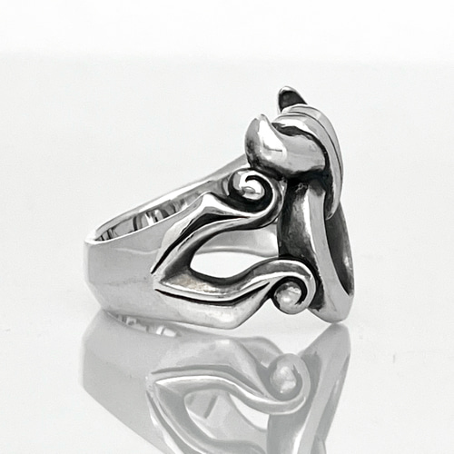 牡牛座のシンボルマークをモチーフにしたシルバータウラスリング 指輪