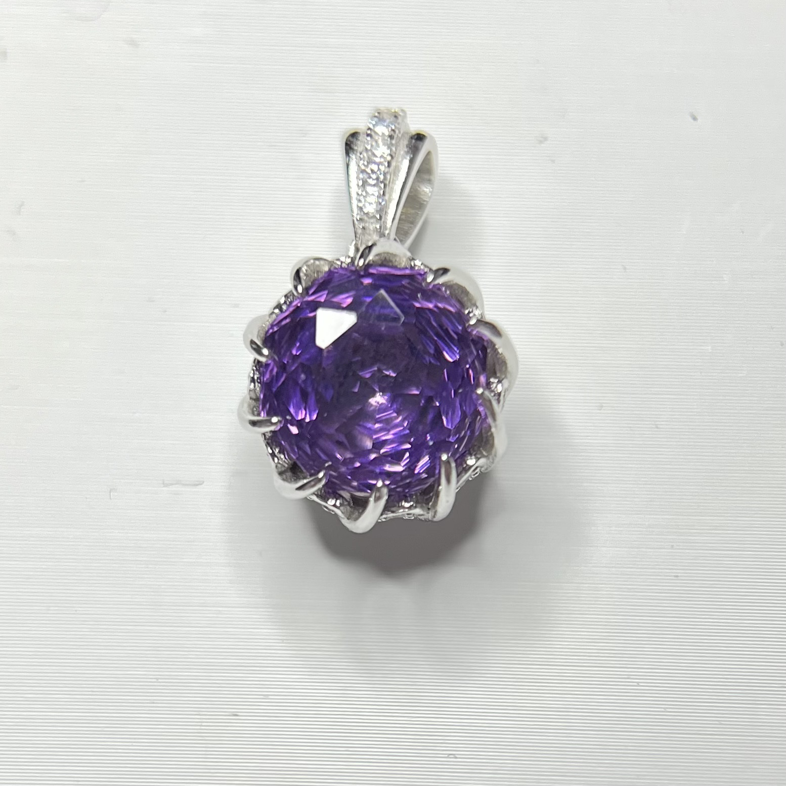 イギリス発送　トップグレード　アメジスト　ダイアモンドカットペンダント　ゴージャス  一期一会