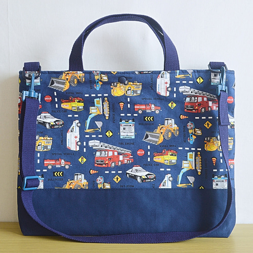 ショルダー,マチ付き,ボタン付きレッスンバッグ 内側キルティング 働く