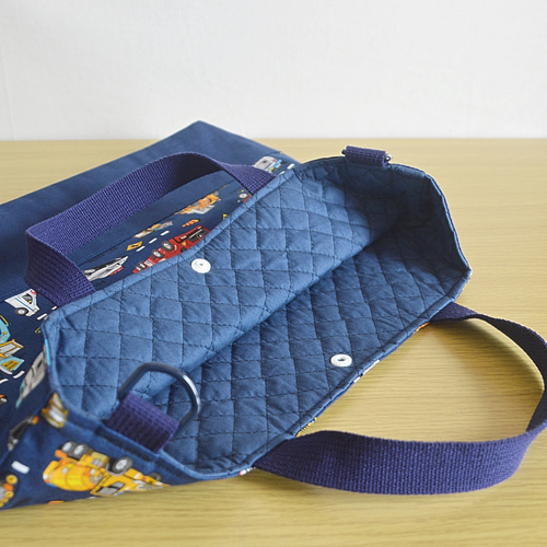 ショルダー,マチ付き,ボタン付きレッスンバッグ 内側キルティング 働く