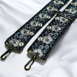 50mm太幅・斜め掛けショルダーストラップ★黒ベルト+墨黒色のシャンタン風生地に薄グレーから青グレーのグラデ花刺繍 2枚目の画像