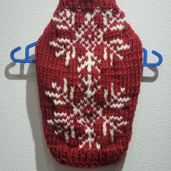 犬服♪雪❄️模様のざっくりとした手編みセーター(赤)(小型犬S~M) 1枚目の画像