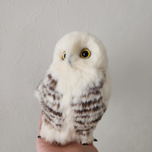 羊毛フェルト製フクロウの置物　シロフクロウ　18㎝ ハンドメイド 羊毛フェルト製置物 シロフクロウ - メルカリ