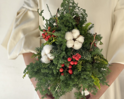 ☘クリスマスナチュラルリース☘オーバル　針葉樹サンキライ縦約36㎝・横約26cm ☘クリスマスナチュラルリース☘オーバル 針葉樹サンキライ縦約36