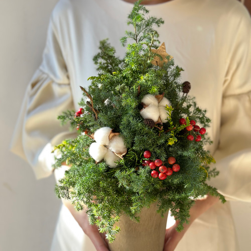 深い森の針葉樹香るたくさんの実物のリース 深い森の針葉樹香るたくさんの実物のリース 森の香りで迎えるクリスマス