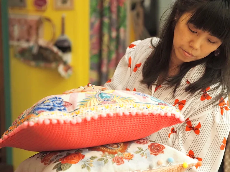 マリア様　ベージュ クッションカバー made in france 手編み 鍵編み