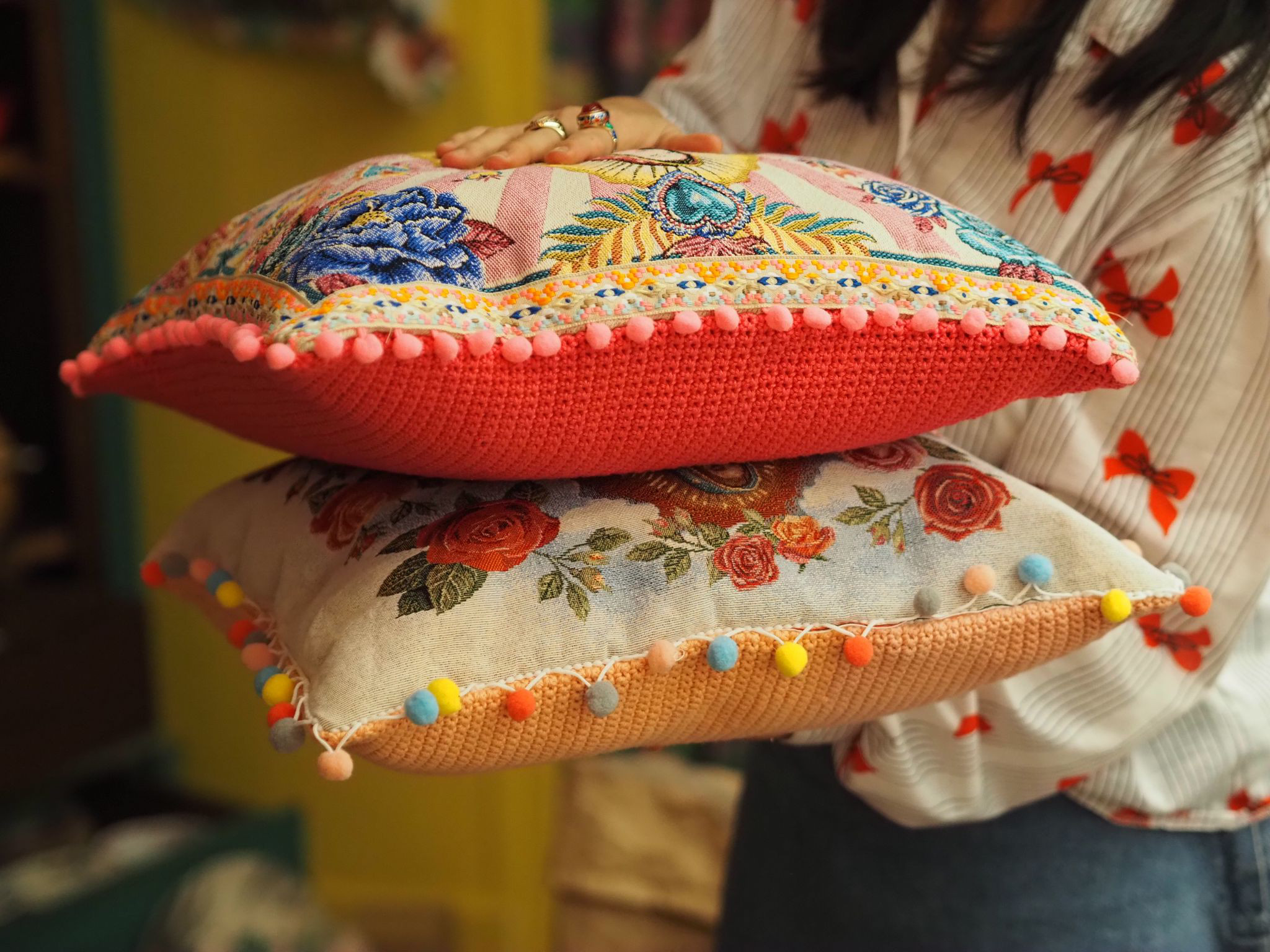 マリア様　ベージュ クッションカバー made in france 手編み 鍵編み