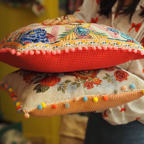 マリア様 ベージュ クッションカバー made in france 手編み 鍵編み