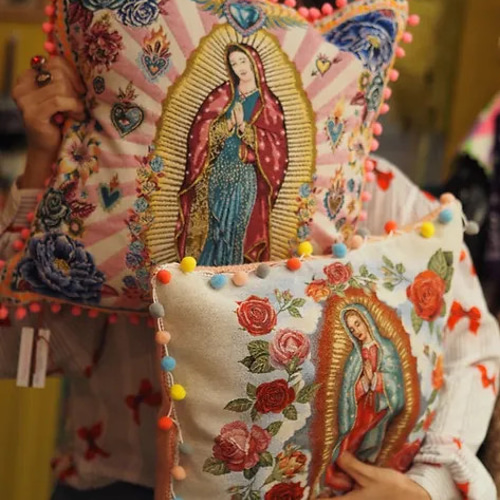 マリア様 ベージュ クッションカバー made in france 手編み 鍵編み