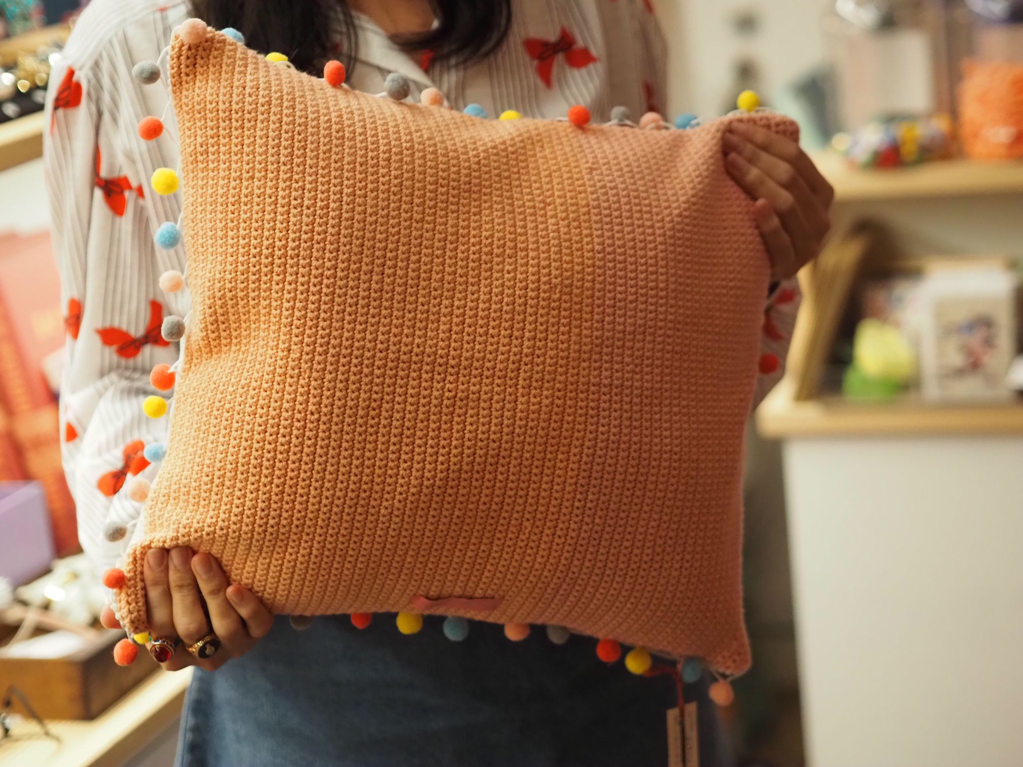 マリア様　ベージュ クッションカバー made in france 手編み 鍵編み