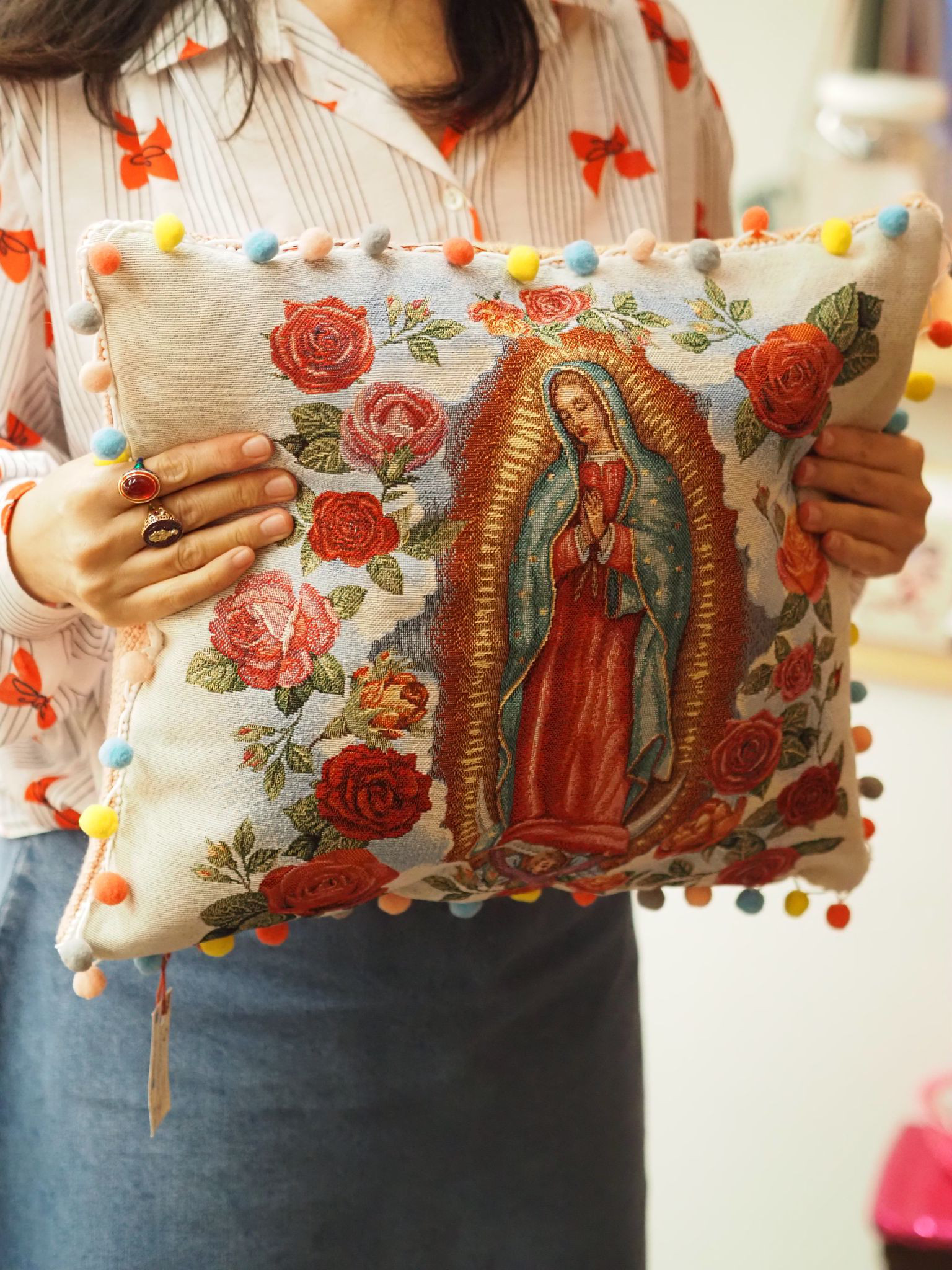 マリア様　ベージュ クッションカバー made in france 手編み 鍵編み