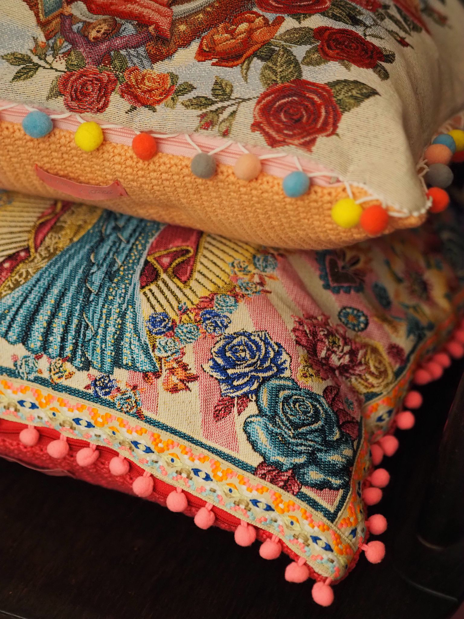 マリア様　ベージュ クッションカバー made in france 手編み 鍵編み