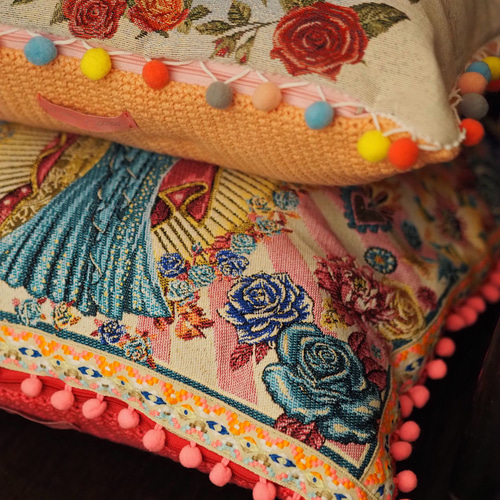 マリア様 ベージュ クッションカバー made in france 手編み 鍵編み