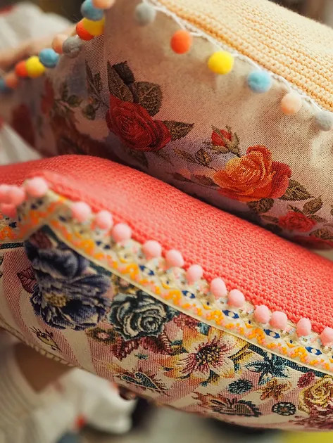 マリア様　ベージュ クッションカバー made in france 手編み 鍵編み