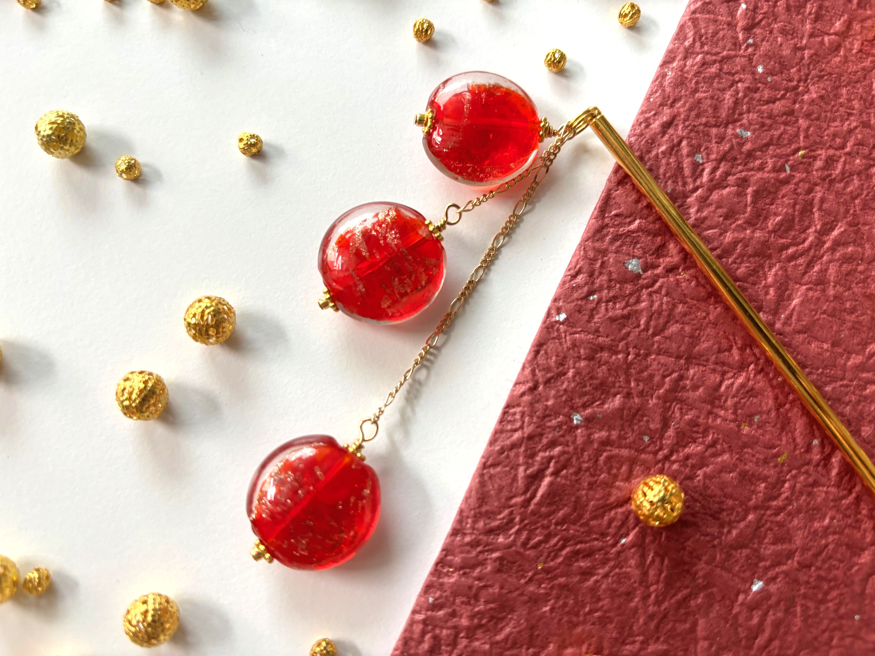 かんざし　ゴールドラメの赤いとんぼ玉　一本簪　一本挿し　秋　紅葉　レッド　クリア　透明　涼しげ