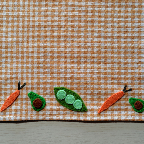 フェルトの野菜の手刺繍ランチョンマット ランチョンマット スワン工房