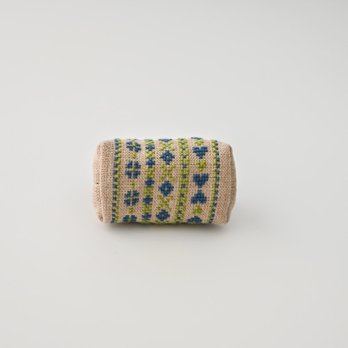 青＆緑｜ボーダー刺繍のリネンミニがま口ポーチ（SS）｜全面手刺繍