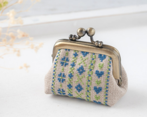 青＆緑｜ボーダー刺繍のリネンミニがま口ポーチ（SS）｜全面手刺繍
