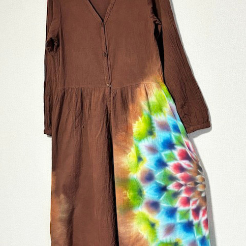 タイダイ染め 前開きのロングワンピース ダークブラウン 幻想的