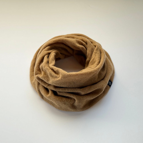 温度を纏う。純カシミヤねじりスヌード ［Basic Design］キャメル