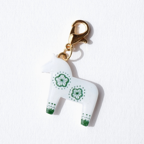 ダーラナホースのチャーム 北欧 馬 うま かわいい 赤 黒 花柄