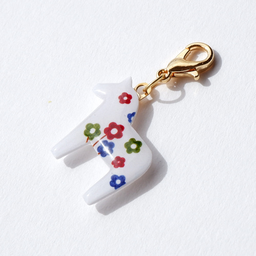 ダーラナホースのチャーム 北欧 馬 うま かわいい 赤 黒 花柄