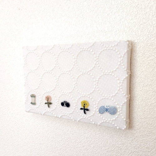 ファブリックパネル　ミナペルホネン　タンバリン　チョウチョ　インテリア　刺繍 ファブリックパネル インテリア ミナペルホネン ボード