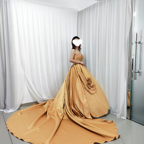 カラードレス イエロー 光沢サテン デザイン感 編み上げ ブライダル