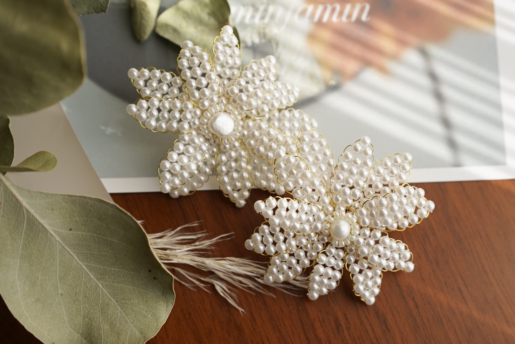 j202 新作2025　3月の花 ガーベラ　春ウェディングアクセサリー　フラワーイヤリング