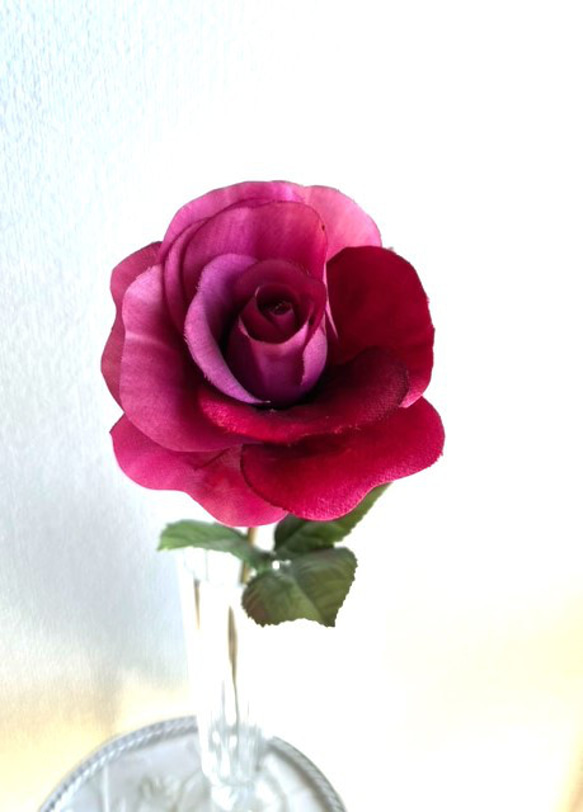 布花_専用ページです 手染め布花 エンジの薔薇1本 玄関・和洋の空間・お部屋の