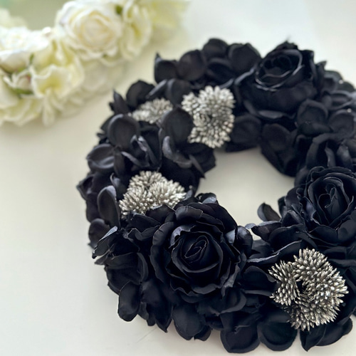 完売しました]【直径20㎝】コンパクトなブラックリース｜バラ・紫陽花