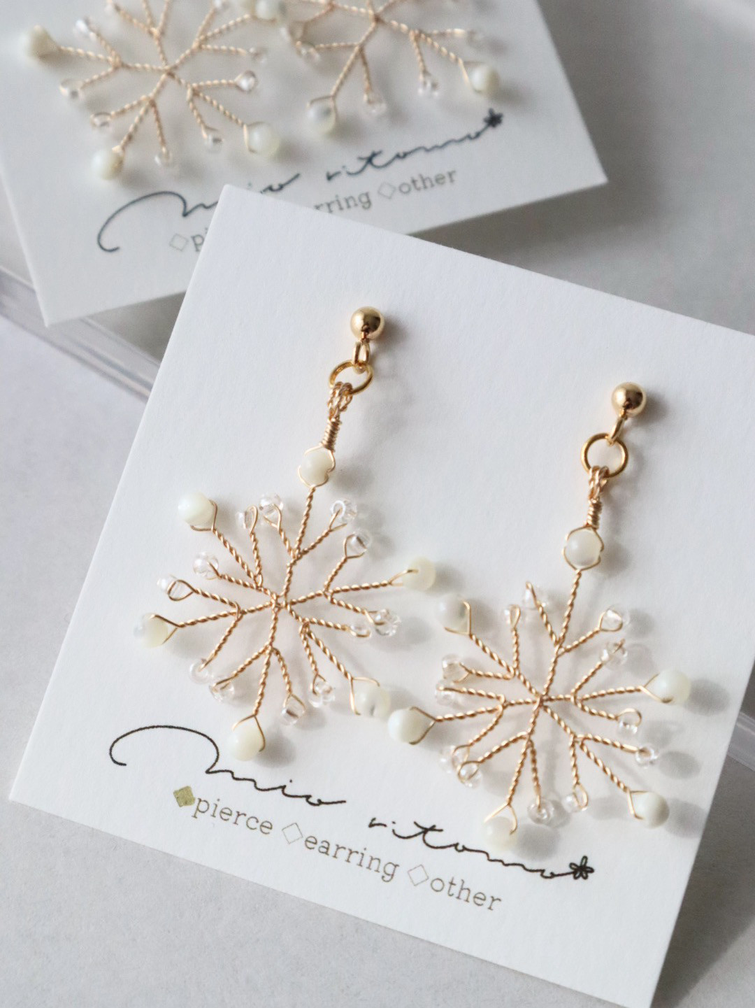ハンドメイド 星と雪の結晶 ピアス ハンドメイド 星と雪の結晶 ピアス