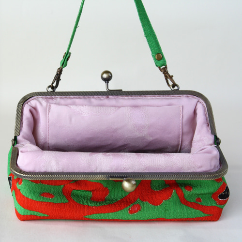 帯リメイクがま口バッグ/緑に赤/個性的/小さめバッグ/スマホ入ります