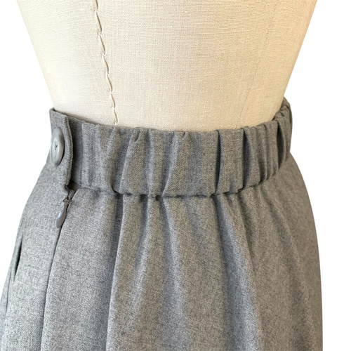 秋冬/春には欠かせない上質なウール使用ライトグレーサーキュラー