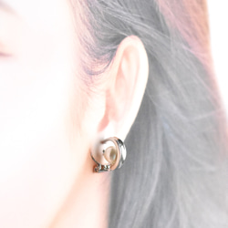 【售完即止】圈形耳環款式！ 難塗金屬配件 單顆珍珠設計圈形耳環 第10張的照片