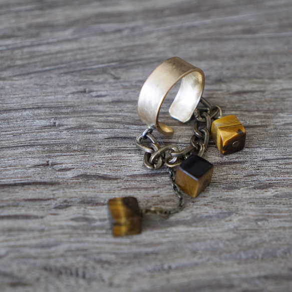 單顆黃銅耳夾，「虎眼石 x 鏈」六月生辰石虎眼石耳夾立方體 第2張的照片